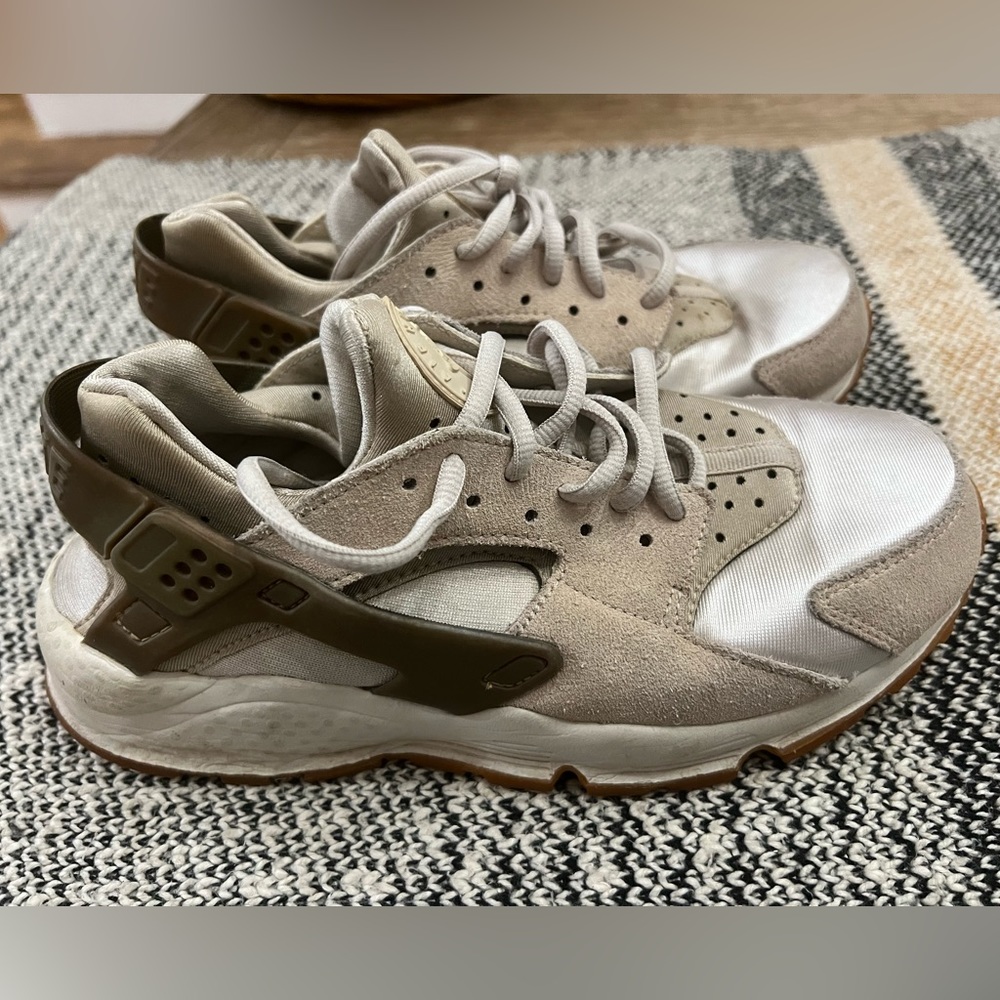 NIKE huarache women 8